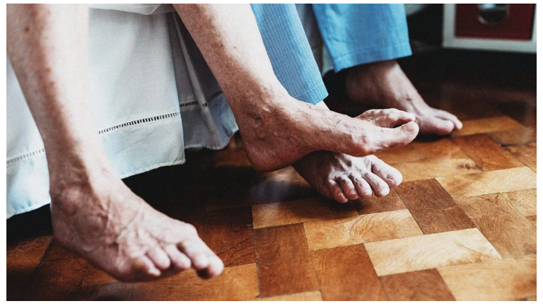 類(lèi)風(fēng)濕關(guān)節(jié)炎癥狀