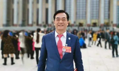 全國政協(xié)委員陳海佳建議，打造粵港澳大灣區(qū)全球干細胞科技創(chuàng)新高地，推動我國生物醫(yī)藥產業(yè)高質量發(fā)展。