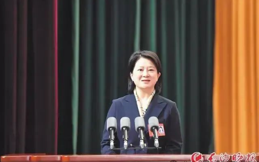 長沙市政協(xié)委員姜麗波 長沙市政協(xié)委員姜麗波