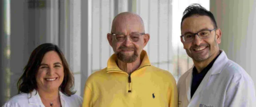 圖：埃德蒙茲（中）第五個(gè)接受干細(xì)胞移植的HIV患者