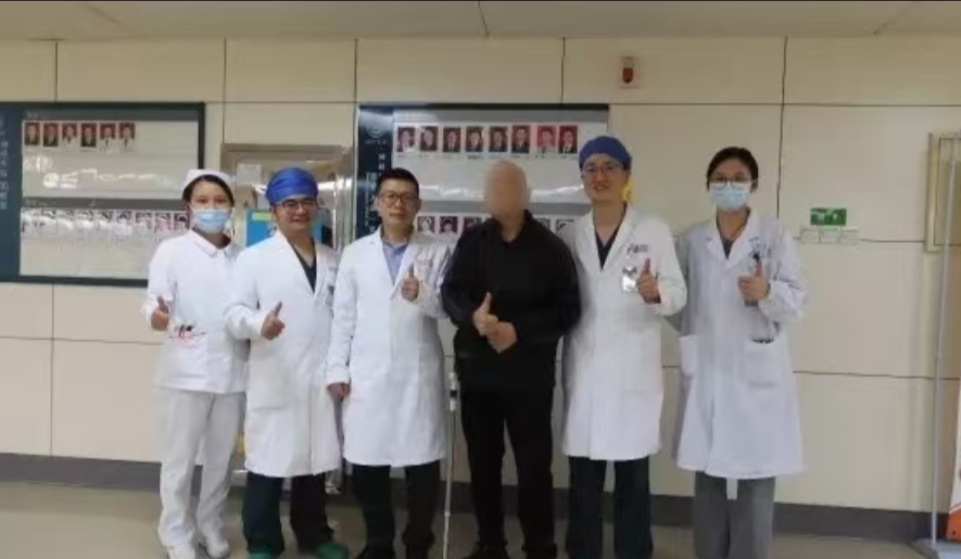 湘雅醫(yī)院功能神經(jīng)外科主任楊治權(quán)教授團(tuán)隊(duì)成功進(jìn)行了全球首例干細(xì)胞治療腦梗塞臨床受試者給藥。