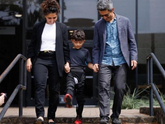 休斯頓大學(xué)團(tuán)隊(duì)創(chuàng)造了一種柔軟的智能外骨骼來(lái)幫助兒童行走。圖片來(lái)源:美國(guó)休斯頓大學(xué) 休斯頓大學(xué)團(tuán)隊(duì)創(chuàng)造了一種柔軟的智能外骨骼來(lái)幫助兒童行走。圖片來(lái)源:美國(guó)休斯頓大學(xué)