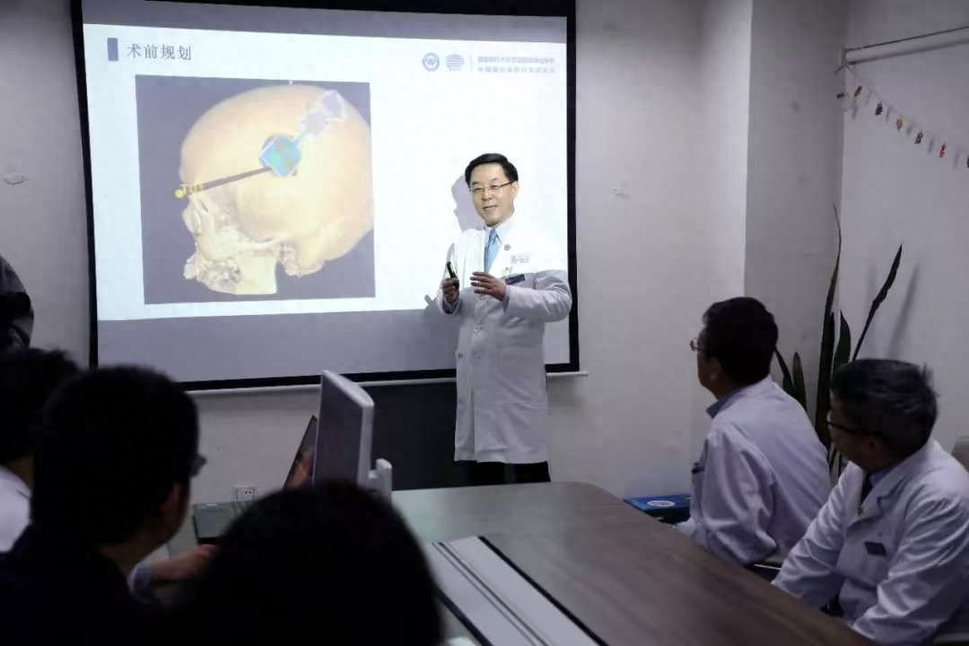 全球首例無線植入式中文語言腦機(jī)接口，成功幫助因漸凍癥導(dǎo)致失語的患者重建交流能力