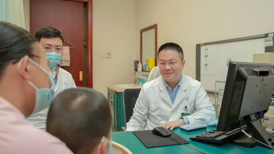 上海長(zhǎng)征醫(yī)院殷浩教授團(tuán)隊(duì)