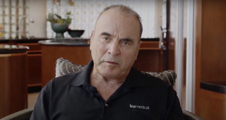 喬治·洛佩茲 (George Lopez)，他支付了200萬美元的支票來資助早期實驗。